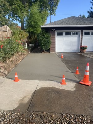 Concrete addition - Client wanted to add new concrete area. We cleared the area, added drainage, made the base and poured new concrete. Concrete addition - Client wanted to add new concrete area. We cleared the area, added drainage, made the base and poured new concrete.