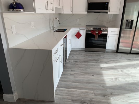 Kitchen new remodel - Kitchen was professionally installed Kitchen new remodel - Kitchen was professionally installed