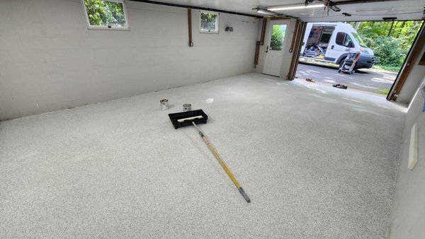 Single bay garage, approx 400 Sq ft - Single bay garage, full flake broadcast with clear coat Single bay garage, approx 400 Sq ft - Single bay garage, full flake broadcast with clear coat