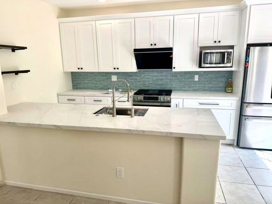Caminito Diablo Kitchen project - This kitchen remodel was completed in October, along with the renovation of two bathrooms. The transformation was designed to improve functionality, flow, and aesthetics, creating a space that’s both beautiful and highly practical. Caminito Diablo Kitchen project - This kitchen remodel was completed in October, along with the renovation of two bathrooms. The transformation was designed to improve functionality, flow, and aesthetics, creating a space that’s both beautiful and highly practical.