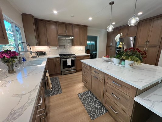 New kitchen and fireplace - Sherman Oaks - New kitchen just in time for the holidays! Fully renovated, functional, and beautiful! New kitchen and fireplace - Sherman Oaks - New kitchen just in time for the holidays! Fully renovated, functional, and beautiful!