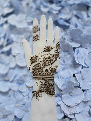 Henna tattoo - Discover the magic of henna, a natural dye that creates stunning temporary tattoos on your skin.
Experience the rich tradition and elegance of henna artistry in the comfort of your own home or preferred location. Perfect for weddings, parties, festivals, or just a fun night out, henna tattoos add a touch of exotic beauty to any occasion.
Ready to adorn yourself with breathtaking henna designs that will mesmerize and inspire? Book your appointment and let the beauty of this ancient art form adorn your skin with grace and style! Henna tattoo - Discover the magic of henna, a natural dye that creates stunning temporary tattoos on your skin.
Experience the rich tradition and elegance of henna artistry in the comfort of your own home or preferred location. Perfect for weddings, parties, festivals, or just a fun night out, henna tattoos add a touch of exotic beauty to any occasion.
Ready to adorn yourself with breathtaking henna designs that will mesmerize and inspire? Book your appointment and let the beauty of this ancient art form adorn your skin with grace and style!