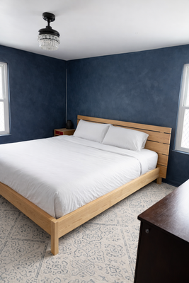 Standard Cleaning & Bedroom Preparation - Our service focused on removing dust, debris, and buildup from floors and surfaces, restoring visual order, and preparing the layout for a clean and seamless setup. Special attention was given to floor care, edge detailing, and overall presentation so the room would be ready for immediate use once the new furniture arrived.
