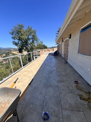 Terrace renovation - This renovation was carried out due to water leakage; the kitchen is located directly beneath this terrace, and there were significant leaks. The renovation resolved the issue by utilizing a superior roofing system and providing double protection with a Kerdi membrane. Terrace renovation - This renovation was carried out due to water leakage; the kitchen is located directly beneath this terrace, and there were significant leaks. The renovation resolved the issue by utilizing a superior roofing system and providing double protection with a Kerdi membrane.