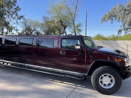 Hummer Stretch Limousine - The 10 passenger Hummer stretch limousine is a luxurious and spacious vehicle that is perfect for transporting VIPs and small groups in style. With its sleek and aggressive exterior design, the Hummer stretch limousine is sure to turn heads wherever it goes.
Inside the vehicle, you’ll find comfortable leather seating and a variety of amenities such as a mini bar, LED lighting, and a state-of-the-art sound system.
Whether you’re looking to impress clients, transport a wedding party, or just enjoy a night out on the town with friends, the Hummer stretch limousine is an excellent choice. With its smooth ride and top-of-the-line features, it’s sure to provide a memorable experience for all of its passengers. Hummer Stretch Limousine - The 10 passenger Hummer stretch limousine is a luxurious and spacious vehicle that is perfect for transporting VIPs and small groups in style. With its sleek and aggressive exterior design, the Hummer stretch limousine is sure to turn heads wherever it goes.
Inside the vehicle, you’ll find comfortable leather seating and a variety of amenities such as a mini bar, LED lighting, and a state-of-the-art sound system.
Whether you’re looking to impress clients, transport a wedding party, or just enjoy a night out on the town with friends, the Hummer stretch limousine is an excellent choice. With its smooth ride and top-of-the-line features, it’s sure to provide a memorable experience for all of its passengers.