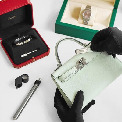 Certified Authentic Ultra-Luxury - Every item comes with a FASHIONPHILE Certificate of Authenticity. Certified Authentic Ultra-Luxury - Every item comes with a FASHIONPHILE Certificate of Authenticity.