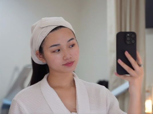 LHA LA PEEL - The Korean LHA Peel is a mild yet powerful exfoliant formulated with lipohydroxy acids (LHA). These acids work on the skin's surface to remove dead skin cells while respecting the corneum layer of the epidermis. LHA LA PEEL - The Korean LHA Peel is a mild yet powerful exfoliant formulated with lipohydroxy acids (LHA). These acids work on the skin's surface to remove dead skin cells while respecting the corneum layer of the epidermis.