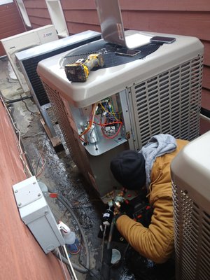 Trattoria Villagio Restaurant - Removal of old units and new installation of new RTU and Heat pumps 3phases Trattoria Villagio Restaurant - Removal of old units and new installation of new RTU and Heat pumps 3phases