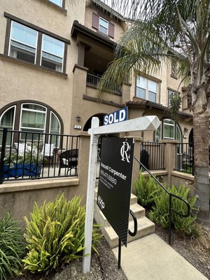 Looking to buy or sell? - Listing and Buying your home can be overwhelming. Get your FREE Home Valuation complete with local comparables instantly.