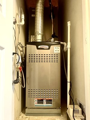 Thousand Oaks Variable-Speed Gas/Electric System Installation - These home owners, unfortunately, had a breakdown during a heat wave. The original HVAC system had a refrigerant leak and they wisely decided that it was time to upgrade to something quieter and more efficient. We worked with them to choose the right equipment for their usage patterns and had them up and running ASAP. They are very happy with their new Lennox furnace & X-Series Condenser installation. Thousand Oaks Variable-Speed Gas/Electric System Installation - These home owners, unfortunately, had a breakdown during a heat wave. The original HVAC system had a refrigerant leak and they wisely decided that it was time to upgrade to something quieter and more efficient. We worked with them to choose the right equipment for their usage patterns and had them up and running ASAP. They are very happy with their new Lennox furnace & X-Series Condenser installation.