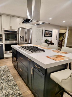 Kitchen remodel and full house update - This was a complete main floor remodel which included the dining room the family room, the entryway and stairs, the kitchen and the powder room, and the main floor. The client wanted something modern contemporary and current.