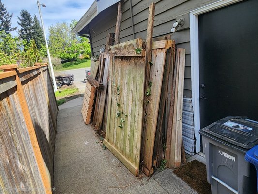 Fence removal, debris cleanup - After the customer completed installation of a brand-new fence, they needed fast and reliable removal of the old fencing materials and leftover construction debris. Sneed Junk Removal arrived promptly to haul away old wood panels, fence posts, broken boards, and miscellaneous debris, leaving the property clean, safe, and ready to enjoy. We handled all the heavy lifting and disposal so the customer could focus on their newly upgraded yard. Fence removal, debris cleanup - After the customer completed installation of a brand-new fence, they needed fast and reliable removal of the old fencing materials and leftover construction debris. Sneed Junk Removal arrived promptly to haul away old wood panels, fence posts, broken boards, and miscellaneous debris, leaving the property clean, safe, and ready to enjoy. We handled all the heavy lifting and disposal so the customer could focus on their newly upgraded yard.