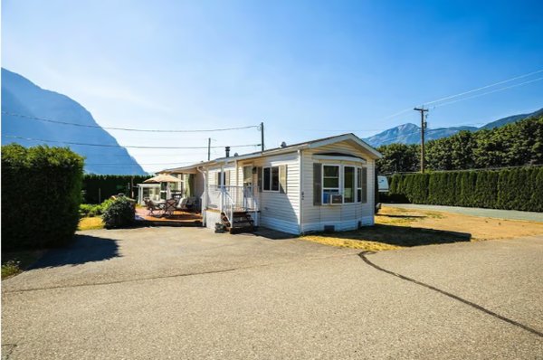 42 62780 FLOOD HOPE RD ROAD, Hope, BC - Discover the perfect retreat in this exquisite 55+ singles community home (one person per household), offering breathtaking mountain views from every angle. Nestled in a tranquil private setting, this gem is a gardener's dream come true. Step inside to find a meticulously maintained interior radiating freshness and bathed in natural light. The sprawling yard is a canvas for your green thumb, accompanied by an expansive sundeck for relaxation and a delightful sunroom. Culinary adventures await with the convenience of a gas stove. Embrace the serenity and beauty of this haven that promises an idyllic lifestyle. Live where you play in the gateway to Holiday-land where life meets adventure. Experience tranquility in a pet-free haven. (id:7434) 42 62780 FLOOD HOPE RD ROAD, Hope, BC - Discover the perfect retreat in this exquisite 55+ singles community home (one person per household), offering breathtaking mountain views from every angle. Nestled in a tranquil private setting, this gem is a gardener's dream come true. Step inside to find a meticulously maintained interior radiating freshness and bathed in natural light. The sprawling yard is a canvas for your green thumb, accompanied by an expansive sundeck for relaxation and a delightful sunroom. Culinary adventures await with the convenience of a gas stove. Embrace the serenity and beauty of this haven that promises an idyllic lifestyle. Live where you play in the gateway to Holiday-land where life meets adventure. Experience tranquility in a pet-free haven. (id:7434)