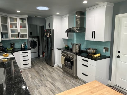 Kitchen 2021 - This remodel was the start of a whole house remodel
All but the guest bathroom are now complete
Is an exciting project Kitchen 2021 - This remodel was the start of a whole house remodel
All but the guest bathroom are now complete
Is an exciting project