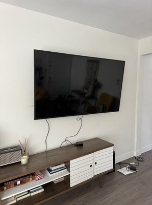 Hanging a TV - Hanging a 60-inch TV Hanging a TV - Hanging a 60-inch TV