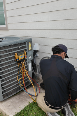 Same-Day AC System Diagnostic in San Antonio - Our licensed San Antonio technician runs a full diagnostic check using professional gauges to accurately identify the issue before any repair begins.