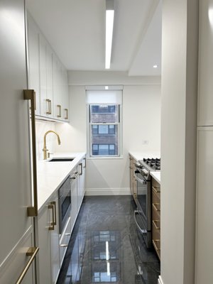 New York Apartment Renovation | 2 Baths & Kitchen - This renovation project required some structural changes to incorporate the client's needs.

For the kitchen, the wall was taken down to add space for the peninsula island. What part of the wall we couldn't take down, we converted into a pantry for storage. By making the appliances pane-ready, we created a seamless look throughout the entire kitchen. Additionally, we ensure that the kitchen has plenty of lighting from the window, overhead lighting and under-cabinet lighting.

For the two bathrooms, we used the same materials for the floor, walls, hardware, vanity and the rest to ensure a cohesive look. Plenty of storage was added using vanity drawers and recessed medicine cabinets. Brass hardware is used throughout to ensure that luxurious and cohesive A toZ Renovations touch. 

To find out more, reach out to us today!