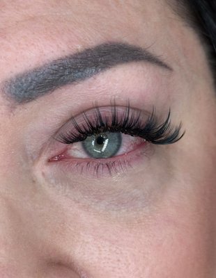 Fairy - Fairy Eyelash Extensions is a bold and eye-catching look that combines intense volume with wispy, feathered spikes for a glamorous yet airy effect. This style enhances the eyes with high contrast, defined texture, and a striking fluttery finish. Fairy - Fairy Eyelash Extensions is a bold and eye-catching look that combines intense volume with wispy, feathered spikes for a glamorous yet airy effect. This style enhances the eyes with high contrast, defined texture, and a striking fluttery finish.