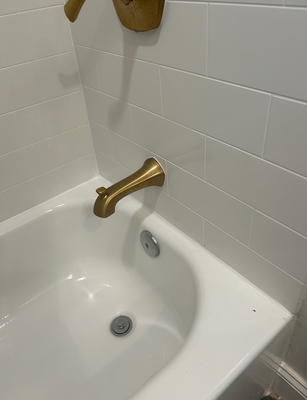 Simple Tub Caulking - This work was done to remedy a previous vendors caulking job. Our techs take great pride in their work and made this look good as new!