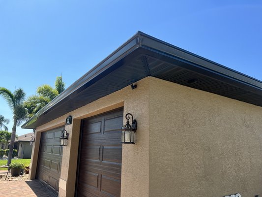 SOFFIT & FASCIA REPLACEMENT IN NAPLES. - Homeowner reached out needing all new soffit and facia metal after the hurricane, we were able to get it done before they headed back up north. SOFFIT & FASCIA REPLACEMENT IN NAPLES. - Homeowner reached out needing all new soffit and facia metal after the hurricane, we were able to get it done before they headed back up north.