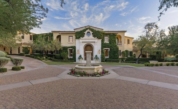 Window cleaning 2022 - Got to do this lovely house. Windows shined up real nice and we service this house every month Window cleaning 2022 - Got to do this lovely house. Windows shined up real nice and we service this house every month