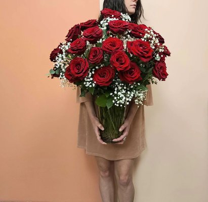 Roses - Celebrate with the timeless beauty of roses from Floral Fixx Design Studio. Our exquisite collection features a variety of stunning arrangements designed to add elegance and romance to any occasion.
Choose from options like the classic 2 Dozen Roses in a Vase, the charming BFF Arrangement, or the romantic Adore You Rose Special. We also offer larger arrangements such as the 4 Dozen Roses in a Vase and the breathtaking 100 Red Rose Bouquet. Each piece is crafted to perfection, ensuring the highest quality and beauty.
Explore our portfolio to find the perfect rose arrangement for your needs. Let us help you make your special moments unforgettable with the elegance of roses.
Book your flowers and rentals today! Roses - Celebrate with the timeless beauty of roses from Floral Fixx Design Studio. Our exquisite collection features a variety of stunning arrangements designed to add elegance and romance to any occasion.
Choose from options like the classic 2 Dozen Roses in a Vase, the charming BFF Arrangement, or the romantic Adore You Rose Special. We also offer larger arrangements such as the 4 Dozen Roses in a Vase and the breathtaking 100 Red Rose Bouquet. Each piece is crafted to perfection, ensuring the highest quality and beauty.
Explore our portfolio to find the perfect rose arrangement for your needs. Let us help you make your special moments unforgettable with the elegance of roses.
Book your flowers and rentals today!