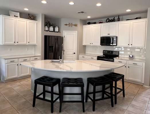 Kitchen Refresh! - This kitchen worked well over the years, but it's definitely showing its age, 20 years. With outdated appliances, dated cabinetry, and look that doesn't quite fit today's modern lifestyle, it's time for a much-needed remodel.  

We updated it:
-Sleek, modern cabinet color with door hardware. 
-Energy-efficient black stainless appliances. 
-Quartz countertops
-Updated lighting and backsplash to brighten the space. 

This kitchen had great bones, but it needed a fresh vision to truly shine. We transformed this space into something beautiful, functional, and perfect for gathering with family and friends!

#KitchenRemodel #HomeImprovement #InteriorDesign #ModernKitchen Dreams
