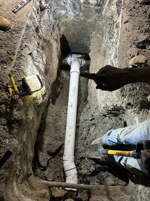 new sewer drainage in the house and connection to the main entrance installing an 8x4 tile thank you bye everything turned out very well - It all started with an inspection with the camera when Don Héctor asked for a price and accepted our offer to install a new sewer line to the city in all 2 days to finish this project of 70 feet of pipe new sewer drainage in the house and connection to the main entrance installing an 8x4 tile thank you bye everything turned out very well - It all started with an inspection with the camera when Don Héctor asked for a price and accepted our offer to install a new sewer line to the city in all 2 days to finish this project of 70 feet of pipe