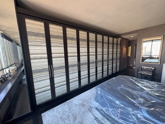 UN plaza - Wallpaper on closet doors - Wallpaper installation on a closet doors with a repetitive pattern with a lot of details. UN plaza - Wallpaper on closet doors - Wallpaper installation on a closet doors with a repetitive pattern with a lot of details.