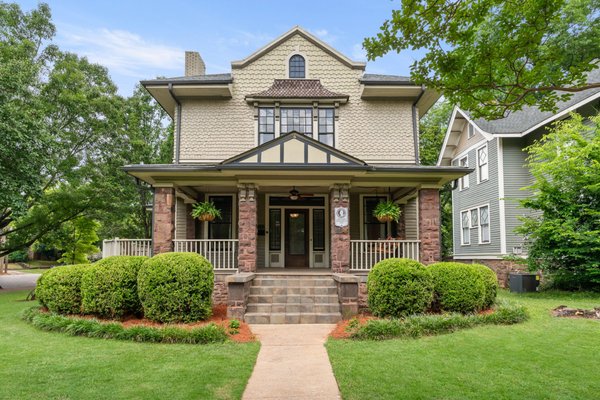 Birmingham Southside Listing - Charm and comfort in the heart of Helena Old Town! This custom-built 3 bedroom, 2.5 bath home offers 2118 square feet of thoughtfully designed living space with high-end finishes and timeless style. Listed $459,900 Sold 10/14/25 $440,000