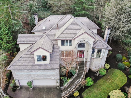 DaVinci Roofscapes Projects - Made of composite, DaVinci products perfectly resemble slate or wood shake roofs without any of the worry or maintenance. You won't find a more realistic or better-performing roofing product anywhere. DaVinci roofs are guaranteed to last 50+ years, which enables you to retain all the character your home was intended to have, without worrying about time-consuming and costly maintenance DaVinci Roofscapes Projects - Made of composite, DaVinci products perfectly resemble slate or wood shake roofs without any of the worry or maintenance. You won't find a more realistic or better-performing roofing product anywhere. DaVinci roofs are guaranteed to last 50+ years, which enables you to retain all the character your home was intended to have, without worrying about time-consuming and costly maintenance