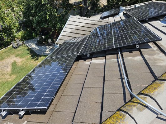 Solar panel cleaning - Did you know K & T Lights also cleans solar panels?  We offer a 10% to all Christmas light customers as well.