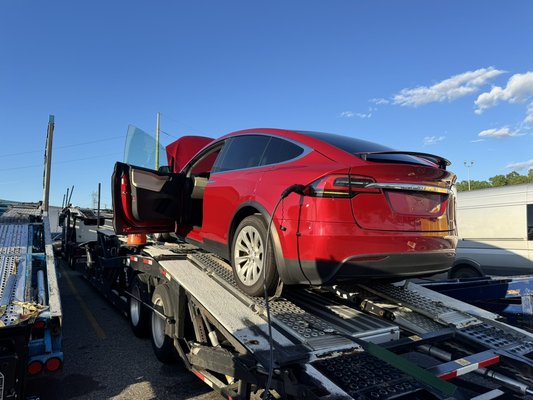 Mobile EV charging. Vehicle rescue on transport truck. - Customer called stayed in. They had a dead electric vehicle on their transport truck. Customer needed charging to be able to offload vehicle at customers. Rose delivered the charge and customer was able to deliver vehicle to dealership.