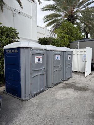 Portable Bathrooms (porta pottys) - At Express Portable, we provide clean, stylish, and reliable portable restrooms for all types of events and constructions sites.