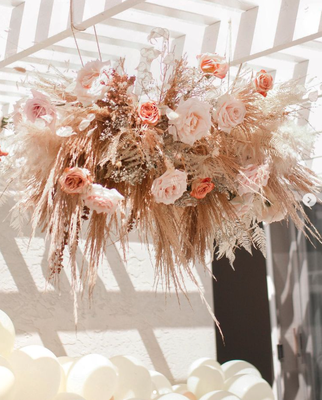 Flower Arrangements - Whether you're looking for a centerpiece for your dinner table or a bouquet for a loved one, we will work with your idea and provide memorab