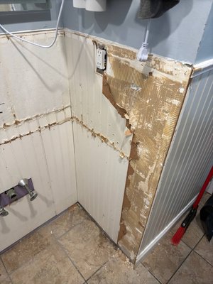 replacement of panels and washbasin with faucet - The client contacted me because he had broken panels. He was selling his house. I repaired the panels and replaced them with a completely new screen with a washbasin. As you can see in the photo, the result