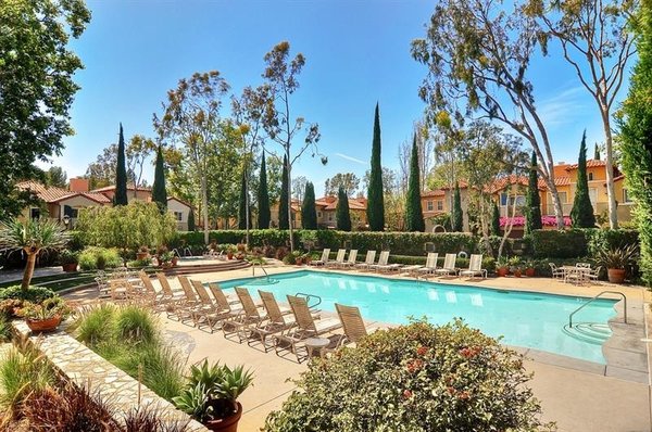 4 Tivoli Rental - This 2BR / 2BA elegant townhouse in the Trovare Gated Community of Newport Coast features charming traditional furnishings with modern day conveniences. You also have access to a modern clubhouse with a heated Junior Olympic lap pool, large whirlpool spa, tennis courts, basketball courts, baths, showers and a scenic park with beautiful views and landscaping, playground, and gas BBQ. 4 Tivoli Rental - This 2BR / 2BA elegant townhouse in the Trovare Gated Community of Newport Coast features charming traditional furnishings with modern day conveniences. You also have access to a modern clubhouse with a heated Junior Olympic lap pool, large whirlpool spa, tennis courts, basketball courts, baths, showers and a scenic park with beautiful views and landscaping, playground, and gas BBQ.