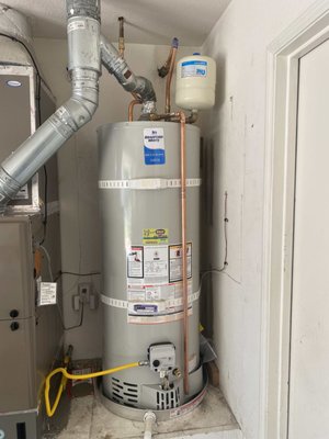 50 Gallon Bradford White Water Heater Install - Our client's water
heater was showing signs of exterior deterioration. Due to the condition and age of the existing water heater, Happy Plumbing replaced the unit as preventative maintenance. Happy Plumbing installed a new Bradford White 50 gallon water heater in the existing location, bringing it up to all current codes. 50 Gallon Bradford White Water Heater Install - Our client's water
heater was showing signs of exterior deterioration. Due to the condition and age of the existing water heater, Happy Plumbing replaced the unit as preventative maintenance. Happy Plumbing installed a new Bradford White 50 gallon water heater in the existing location, bringing it up to all current codes.