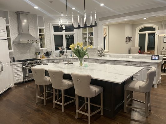 Luxury Kitchen Remodel – Nashville, TN - This luxury kitchen remodel in Nashville features custom cabinetry, stunning new countertops, and a beautifully designed backsplash that adds texture and elegance. Upgraded modern lighting enhances both functionality and ambiance, while the custom range hood serves as a striking focal point. This project showcases high-end craftsmanship and thoughtful design, perfect for homeowners seeking a premium kitchen renovation in Nashville.