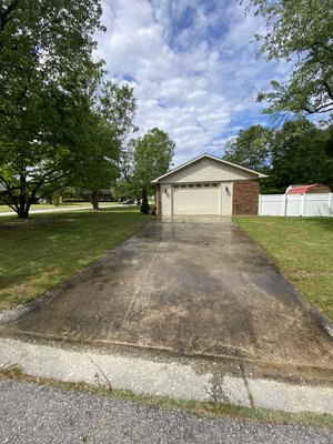 This is a after - This concrete cleaning job was pretty dirty but we did our job and nice results This is a after - This concrete cleaning job was pretty dirty but we did our job and nice results