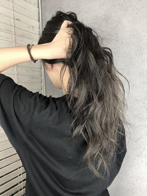 Balayagé / Shadow Roots - In addition to our natural and cool Balayagé,
Try our
“Shadow Roots”
for those who want to hair color fading or create a more fashionable and gorgeous style. Balayagé / Shadow Roots - In addition to our natural and cool Balayagé,
Try our
“Shadow Roots”
for those who want to hair color fading or create a more fashionable and gorgeous style.