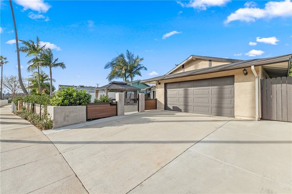 Huntington Beach 4 bed upgraded! $1,300,000 - 8071 Taylor Drive Huntington Beach 
Welcome to your dream house! This open concept single story home is move-in ready. Enter the gate to find an expansive, low maintenance front yard that's perfect for entertaining. The beautifully designed interior is similarly well suited to entertain, featuring a 9 feet long, 52 inch wide kitchen island, recessed lighting, and modern appliances including a wine cooler. The kitchen cabinets conveniently span across the dining and living room. The master bedroom features a walk-in closet. The finished garage doubles as a workspace, including a mini split and recessed lighting. Conveniently located near Five Points plaza, you have everything you need to embrace the Huntington Beach lifestyle.