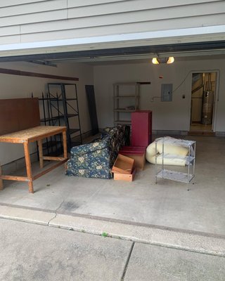 Garage Cleanout - This job was done for for a recent customer. Garage Cleanout - This job was done for for a recent customer.