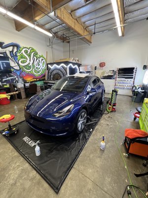 Window Tinting - There are several reasons why you should tint your windows. 1. Privacy 2. UV Protection 3. Heat reduction
4. Glare reduction 5. Security Window Tinting - There are several reasons why you should tint your windows. 1. Privacy 2. UV Protection 3. Heat reduction
4. Glare reduction 5. Security