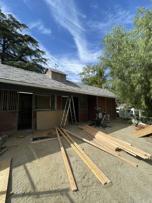 Installation of shelves, painting, installation of plexiglass windows - Shelves for the storage .