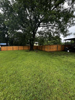 M&M Fencing - Good fences make great neighbors—but only if they’re built right.
We build every fence like we’re putting it in our own backyard.
Call, text or message us today for a FREE estimate!