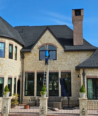 Residential window cleaning - Some of our latest jobs. We clean interior & exterior windows, we remove and wash the screens and we clean the window tracks.