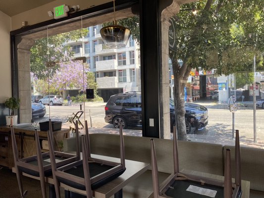 Commercial cleaning - This was a restaurant for interior/exterior window cleaning. Commercial cleaning - This was a restaurant for interior/exterior window cleaning.