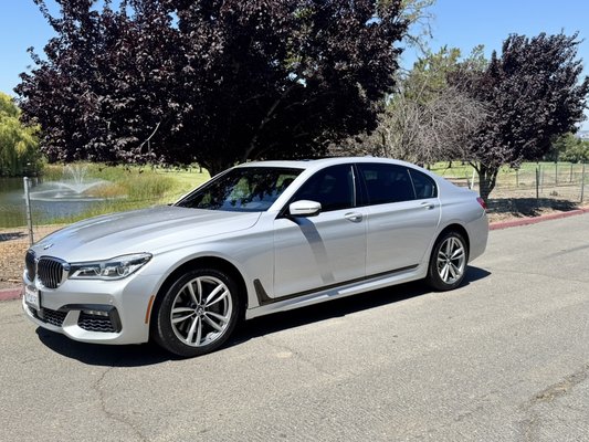 BMW 750i - Fresh N Clean Ceramic Coating Service 
Investment protection 
Super Clean results