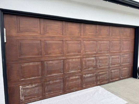 Garage painting - The owner needed to repaint in black and it look nice.